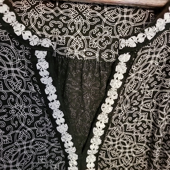 Lucky Brand 3/4 Sleeve Top, Plus Size 1x, Black And White with Embroidery - Picture 4 of 11